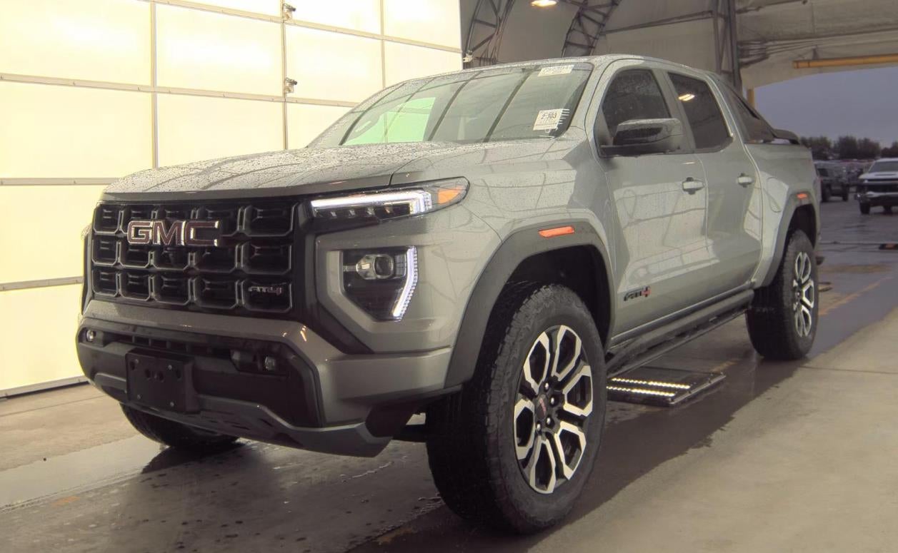 2025 GMC Canyon 4WD AT4