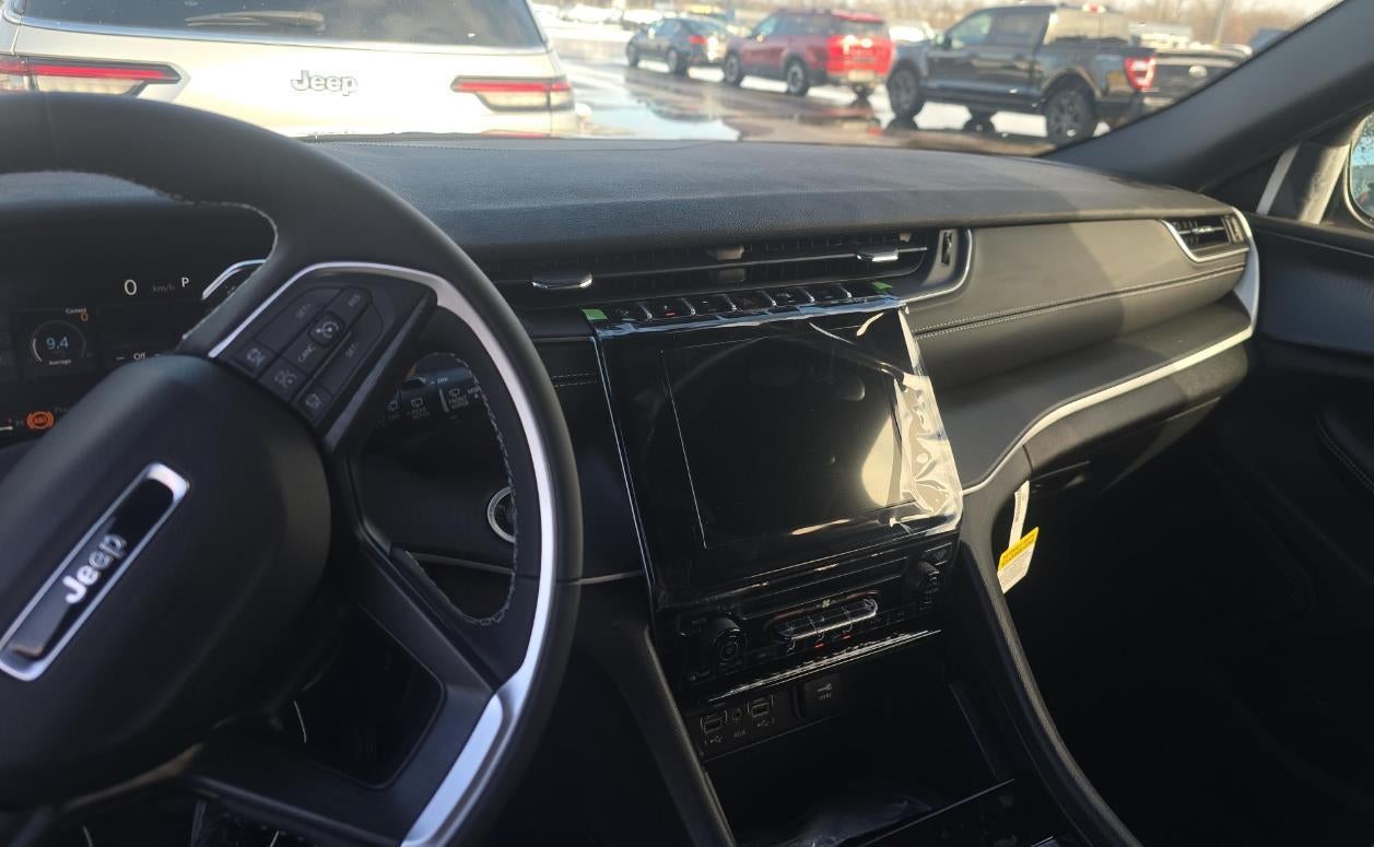 2025 Jeep Grand Cherokee Laredo