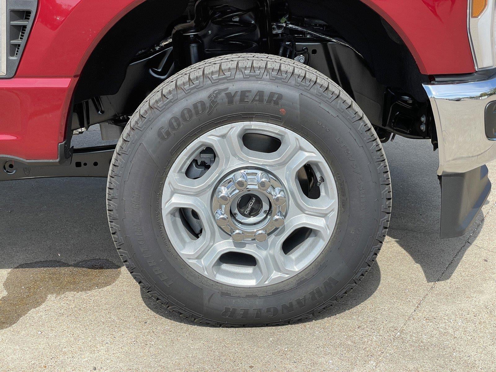 2027 Ford Super Duty F-350 SRW XLT