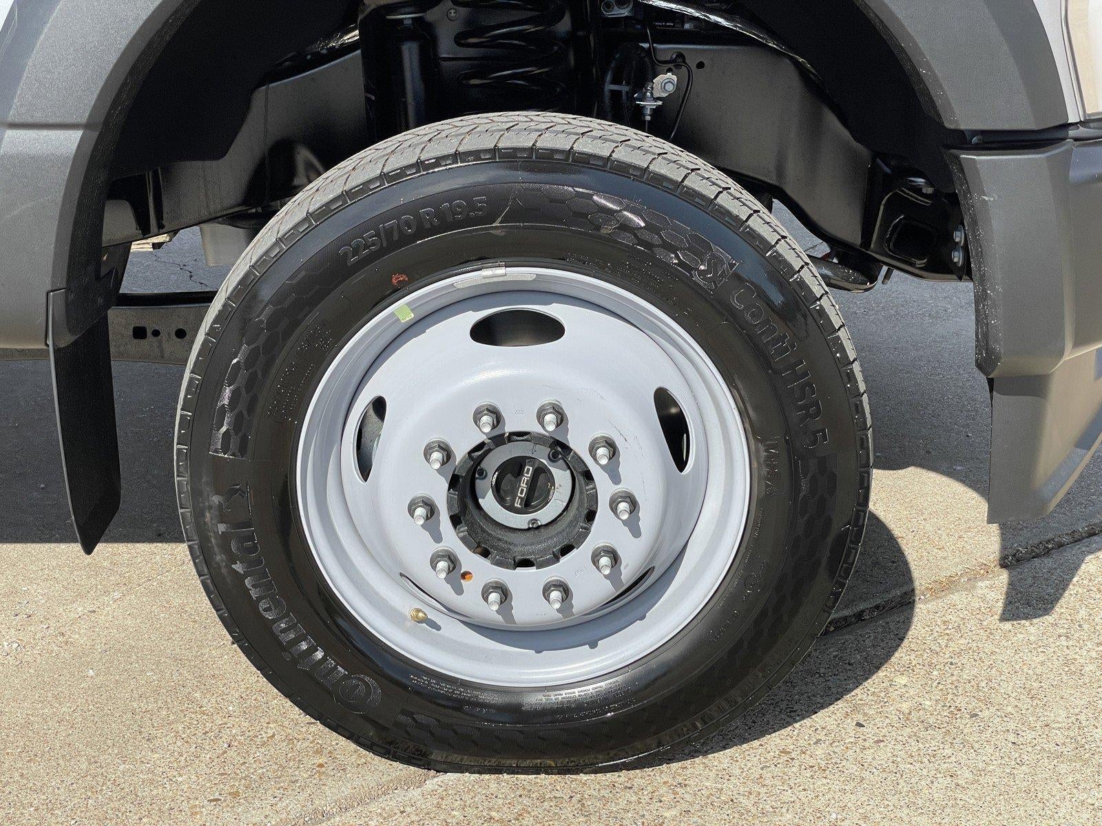 2027 Ford Super Duty F-450 DRW XL
