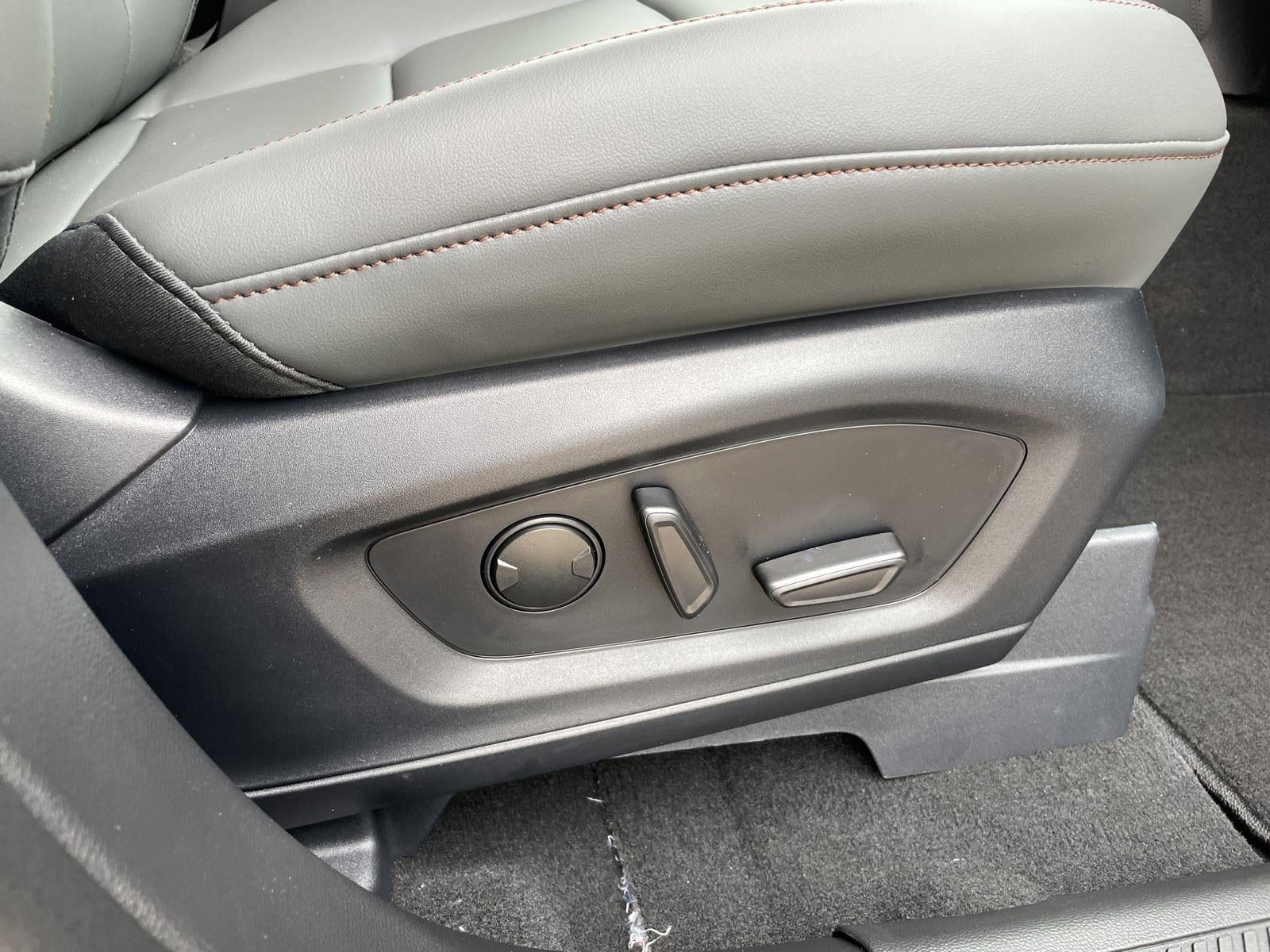 2026 Ford Explorer Active (100A)