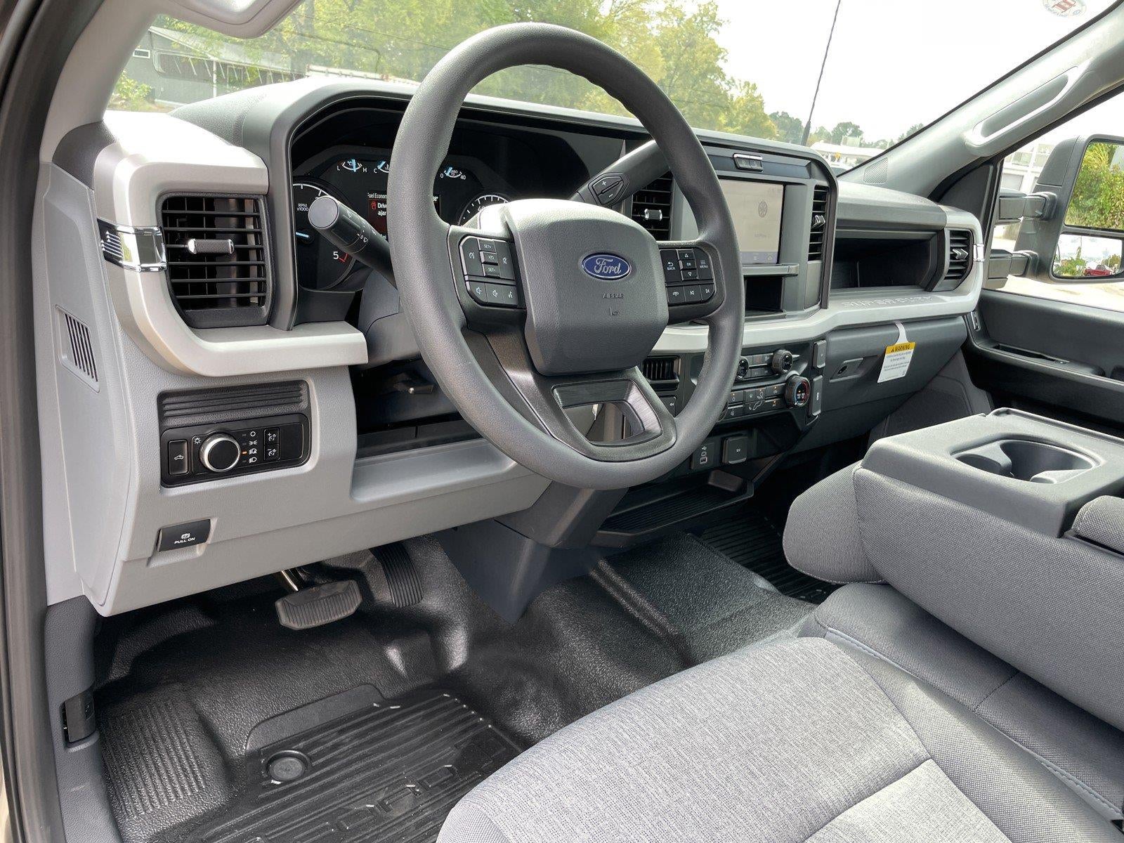 2027 Ford Super Duty F-350 SRW XL