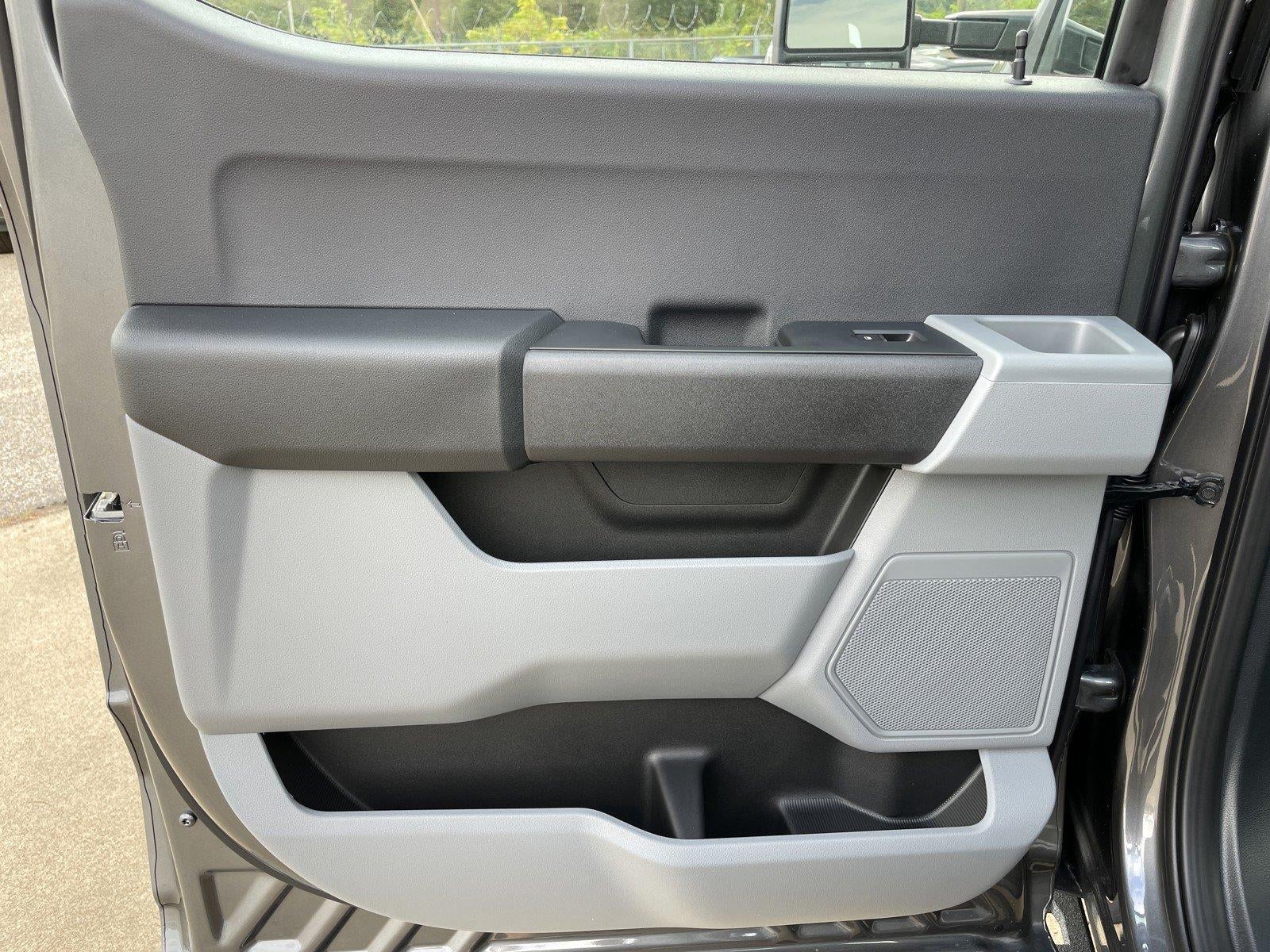 2027 Ford Super Duty F-350 SRW XL