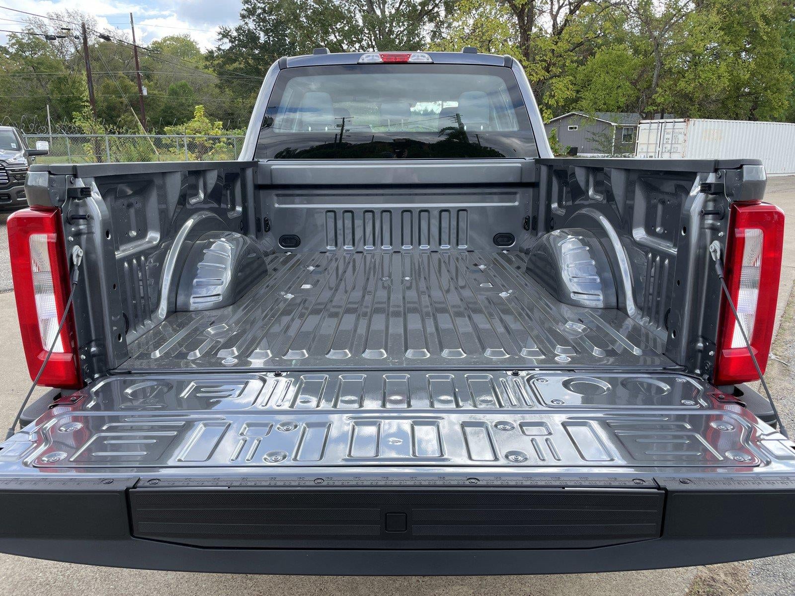 2027 Ford Super Duty F-350 SRW XL