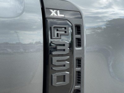 2027 Ford Super Duty F-350 SRW XL