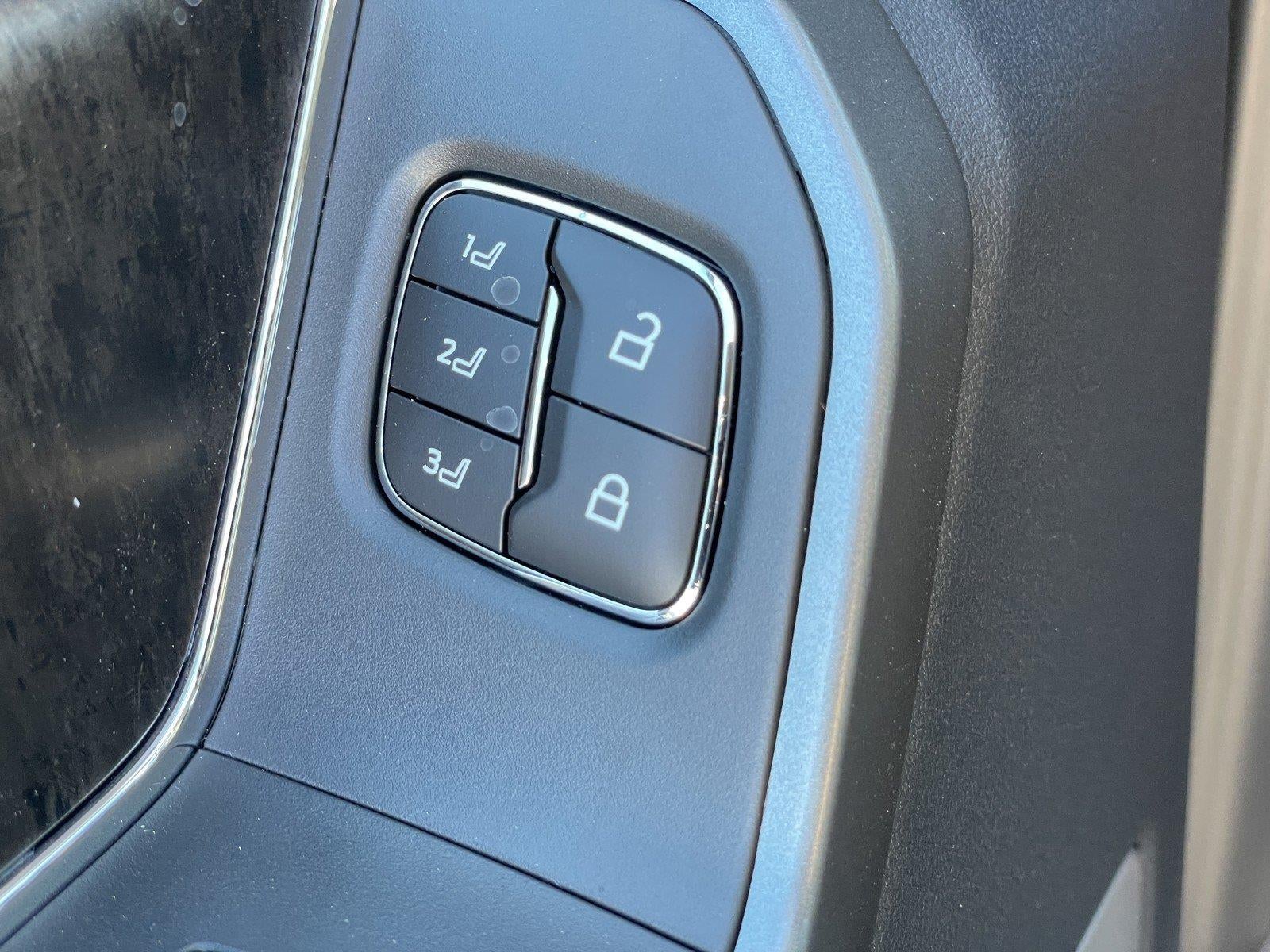 2027 Ford Super Duty F-350 DRW LARIAT