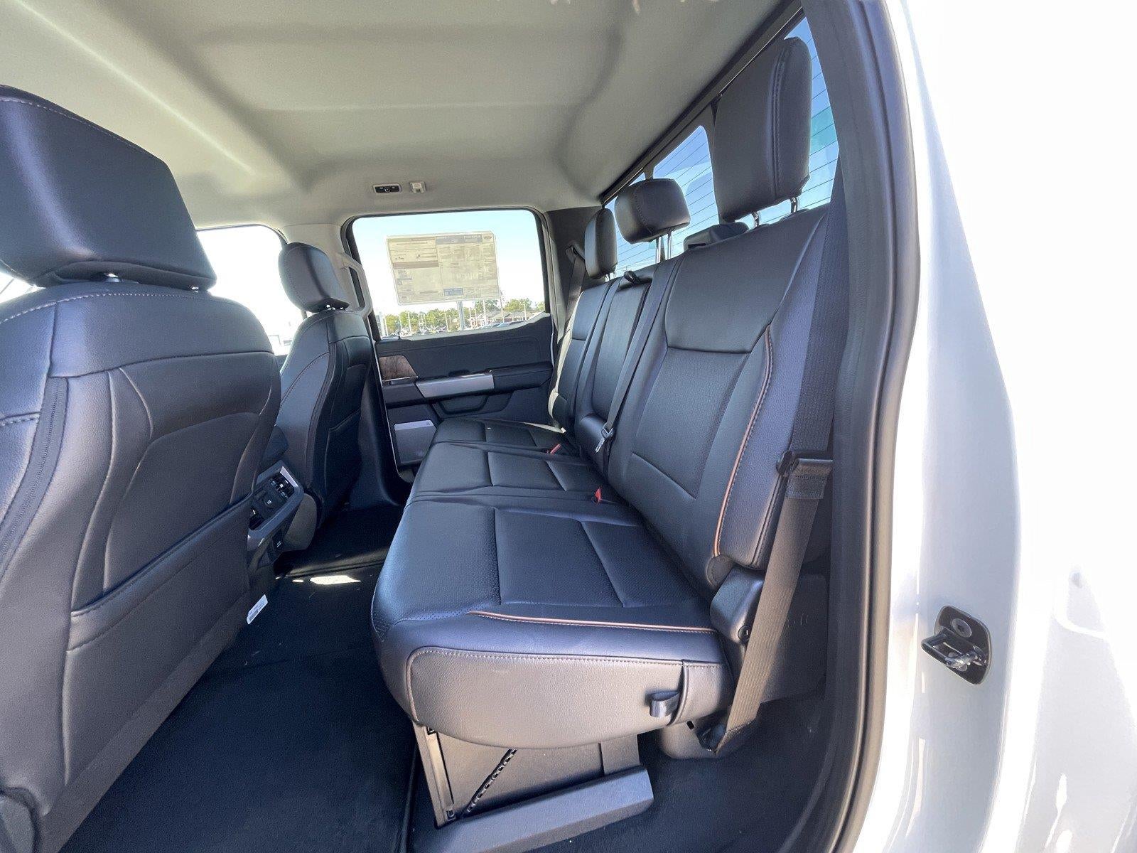 2027 Ford Super Duty F-350 DRW LARIAT