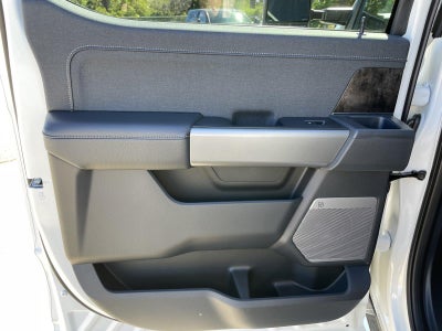 2027 Ford Super Duty F-350 DRW LARIAT