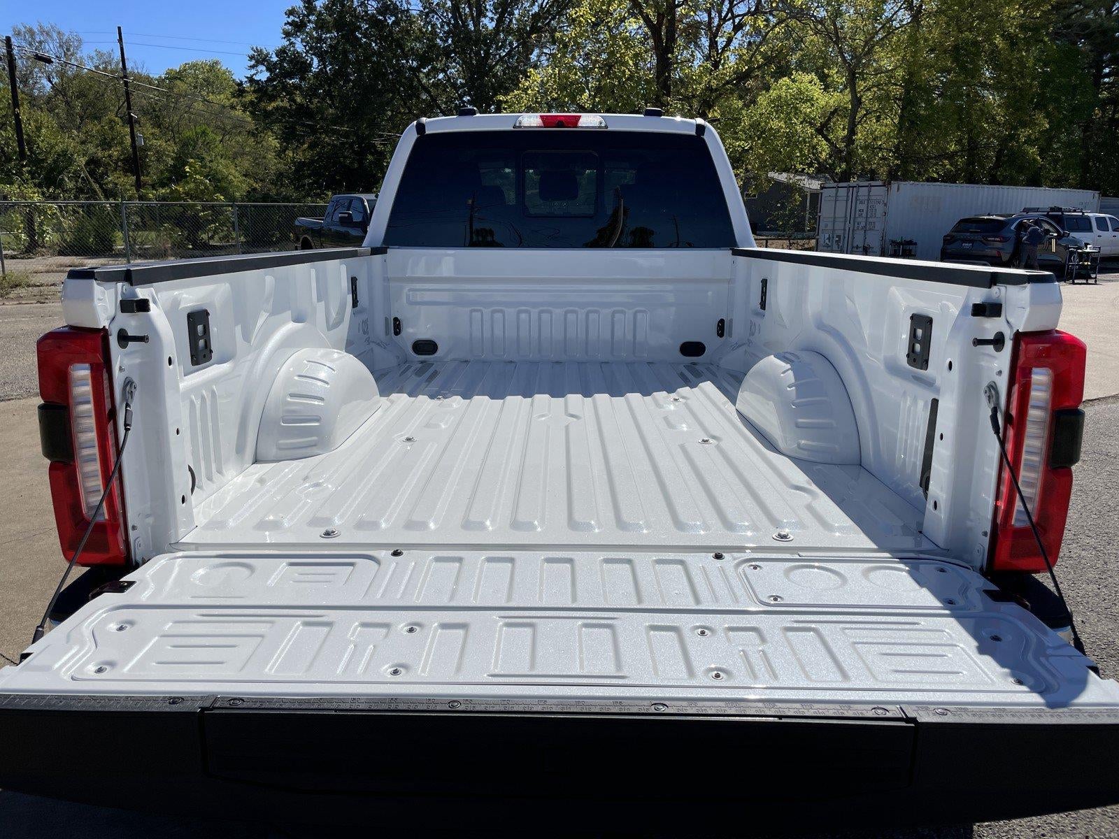 2027 Ford Super Duty F-350 DRW LARIAT