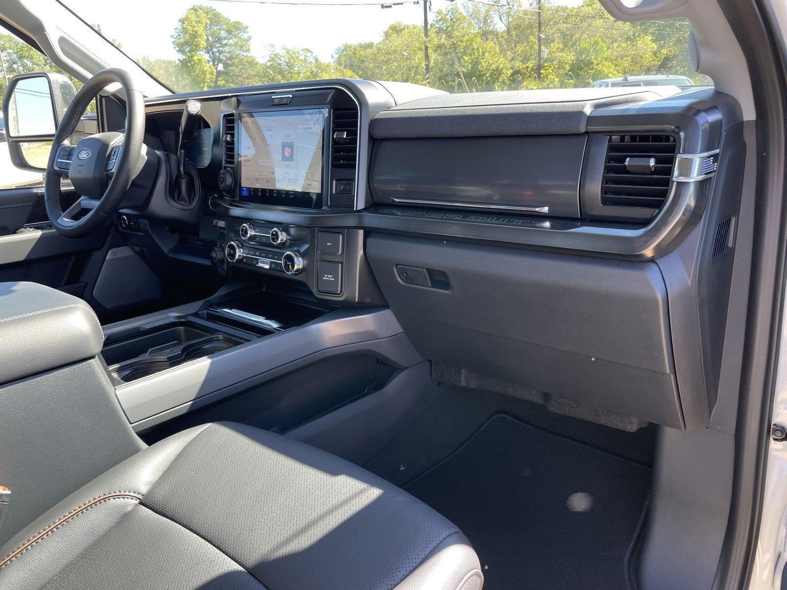 2027 Ford Super Duty F-350 DRW LARIAT