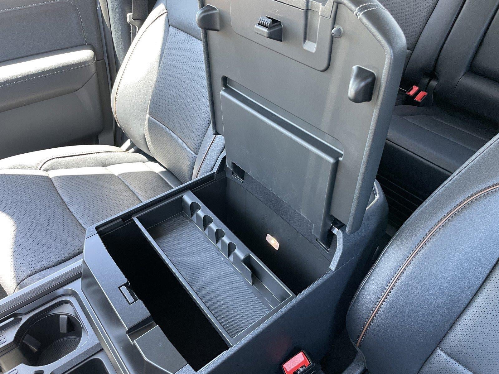 2026 Ford Super Duty F-350 DRW LARIAT