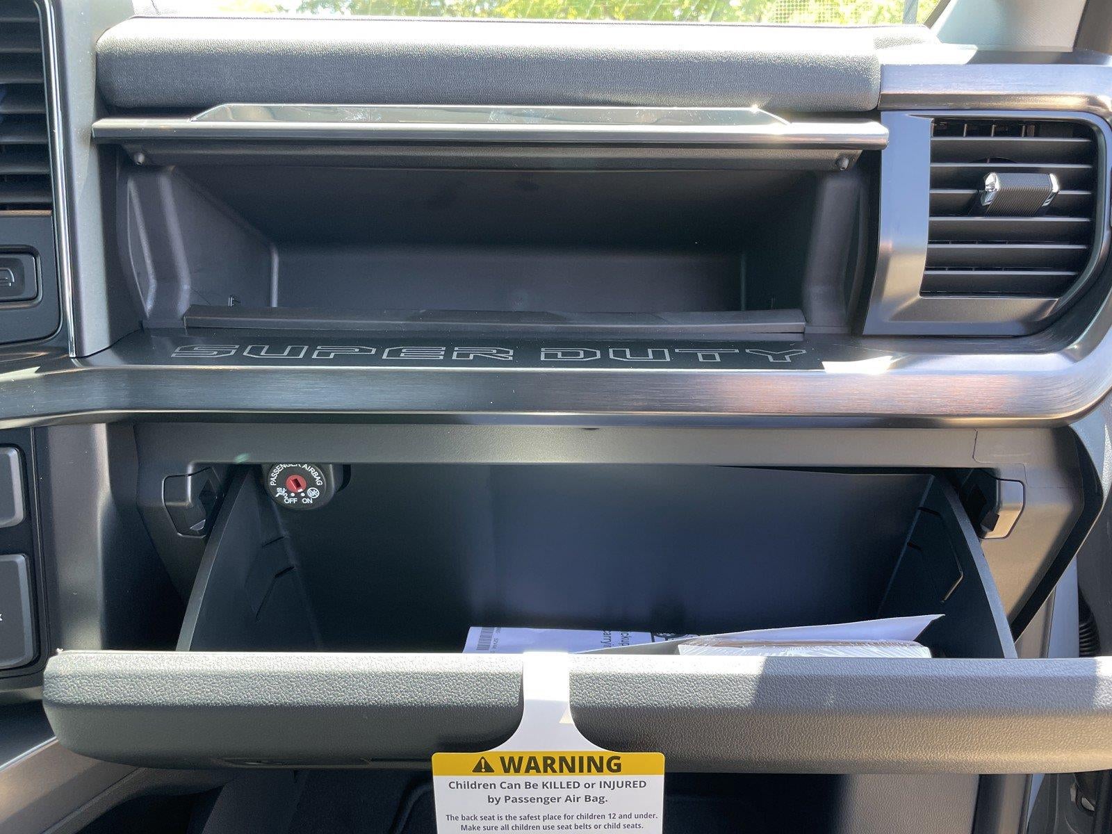 2026 Ford Super Duty F-350 DRW LARIAT