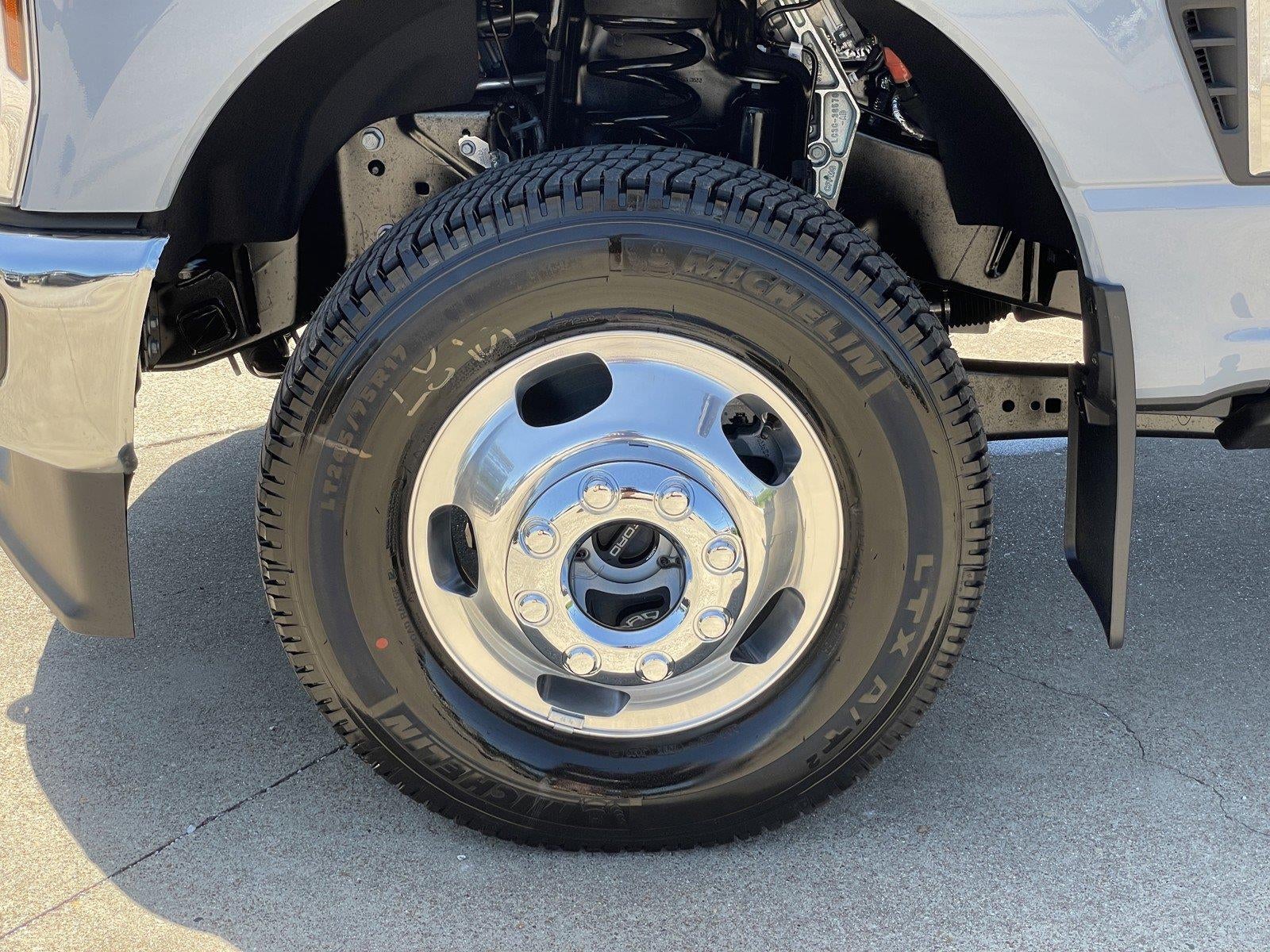 2026 Ford Super Duty F-350 DRW LARIAT