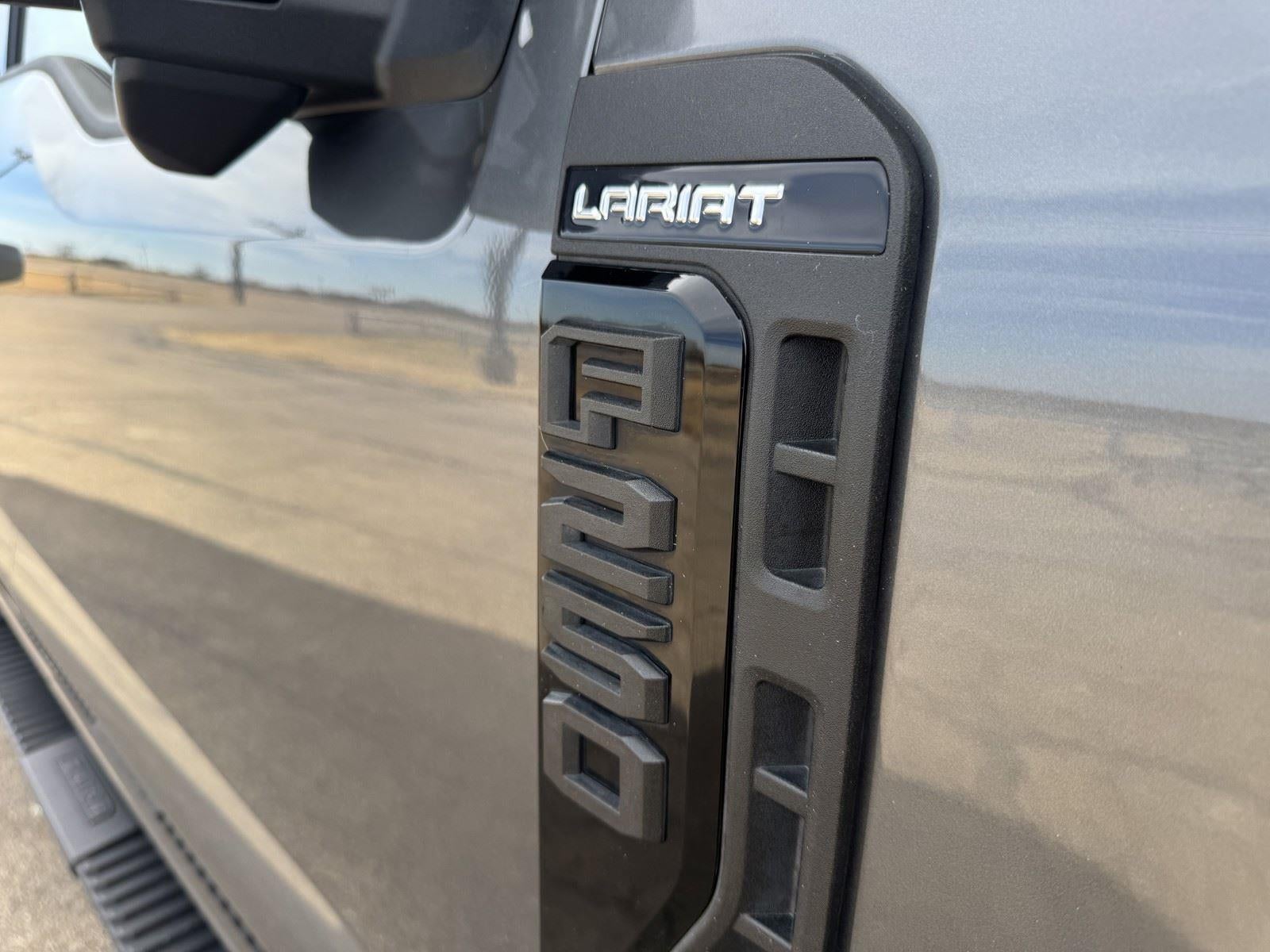 2023 Ford Super Duty F-250 SRW LARIAT