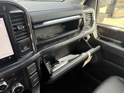 2027 Ford Super Duty F-350 SRW LARIAT