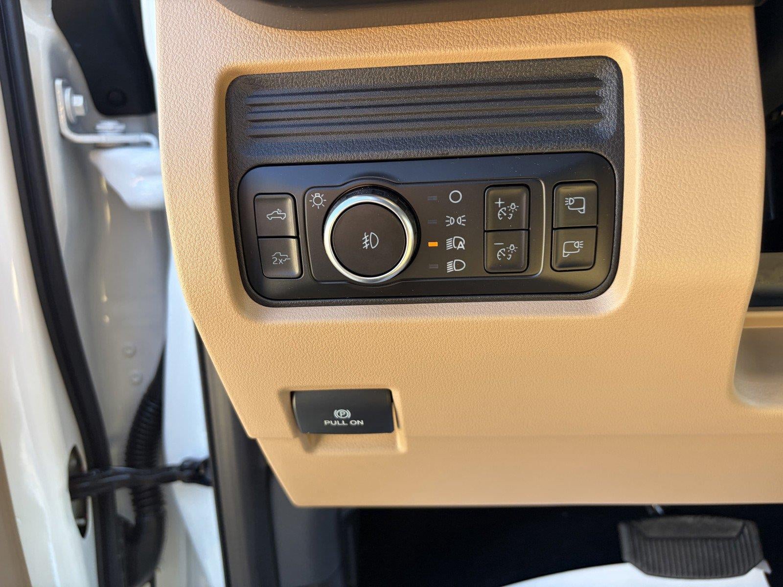 2027 Ford Super Duty F-350 SRW LARIAT