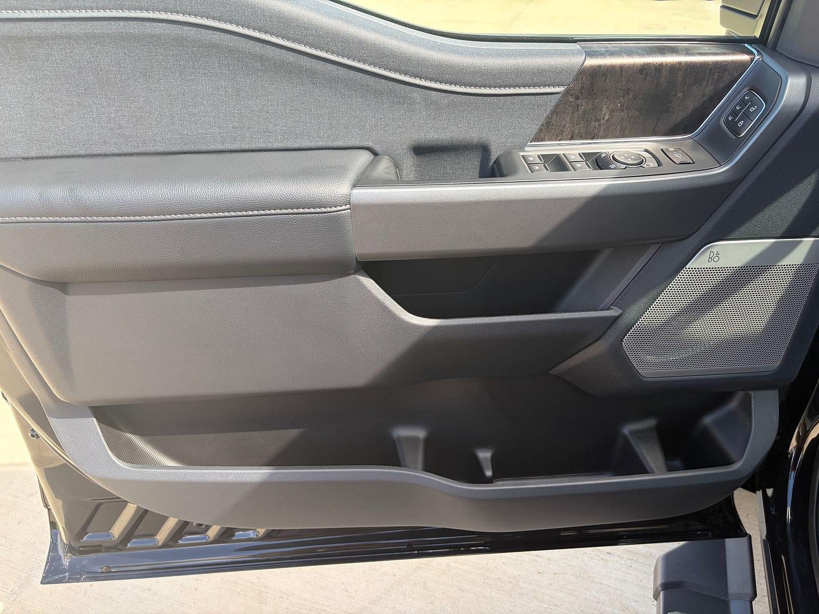 2027 Ford Super Duty F-350 SRW LARIAT