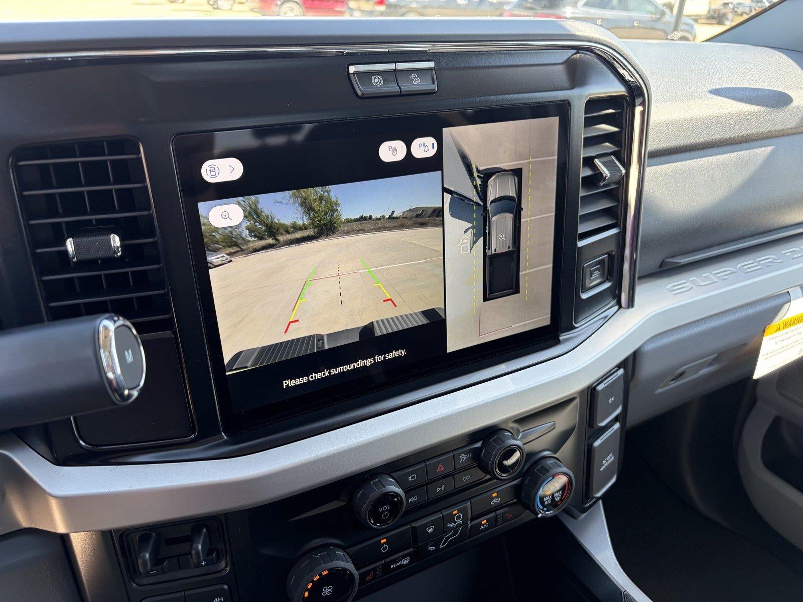2027 Ford Super Duty F-350 DRW XLT