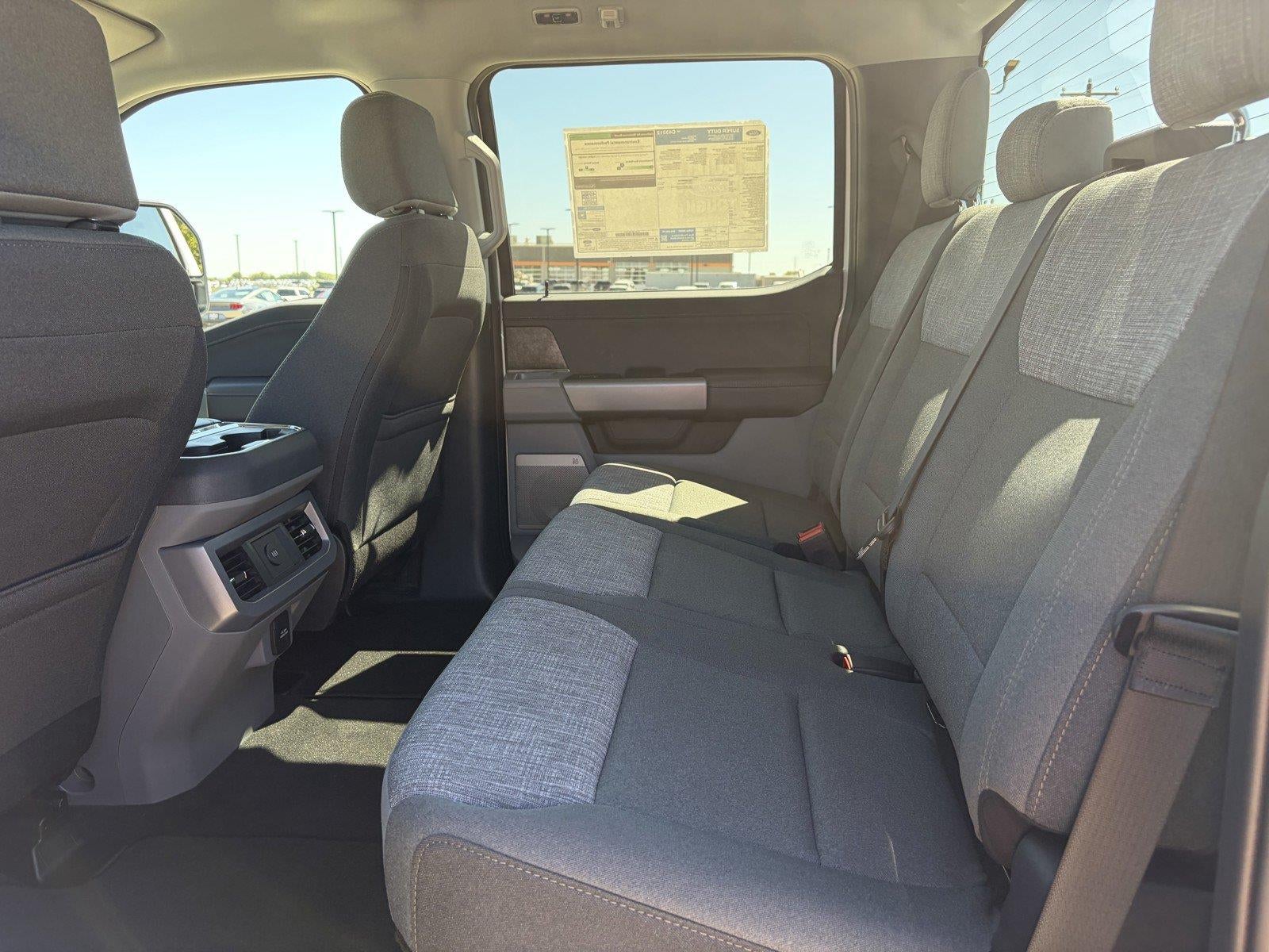 2027 Ford Super Duty F-350 DRW XLT