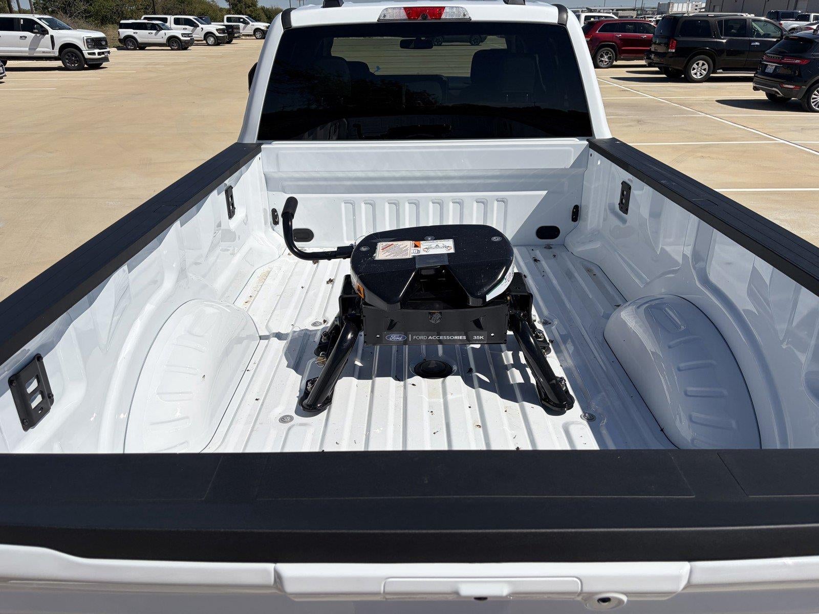 2027 Ford Super Duty F-350 DRW XLT