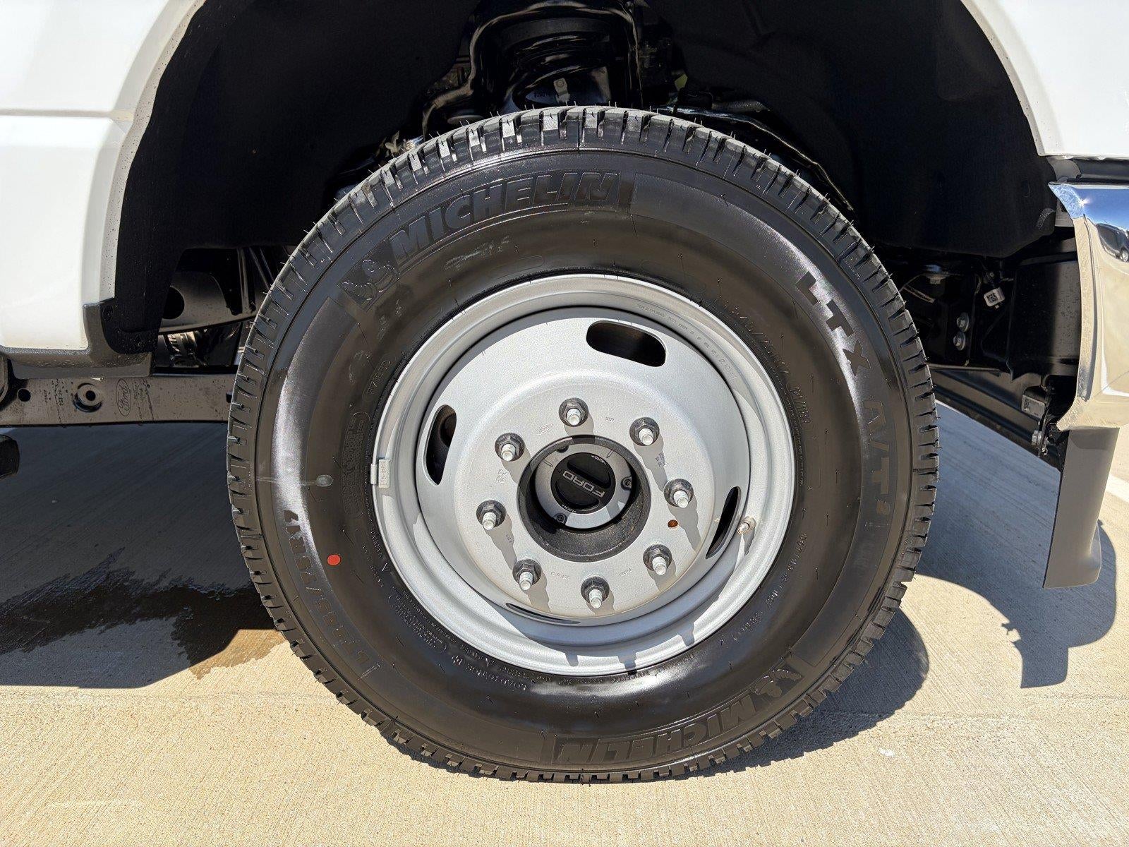 2027 Ford Super Duty F-350 DRW XLT