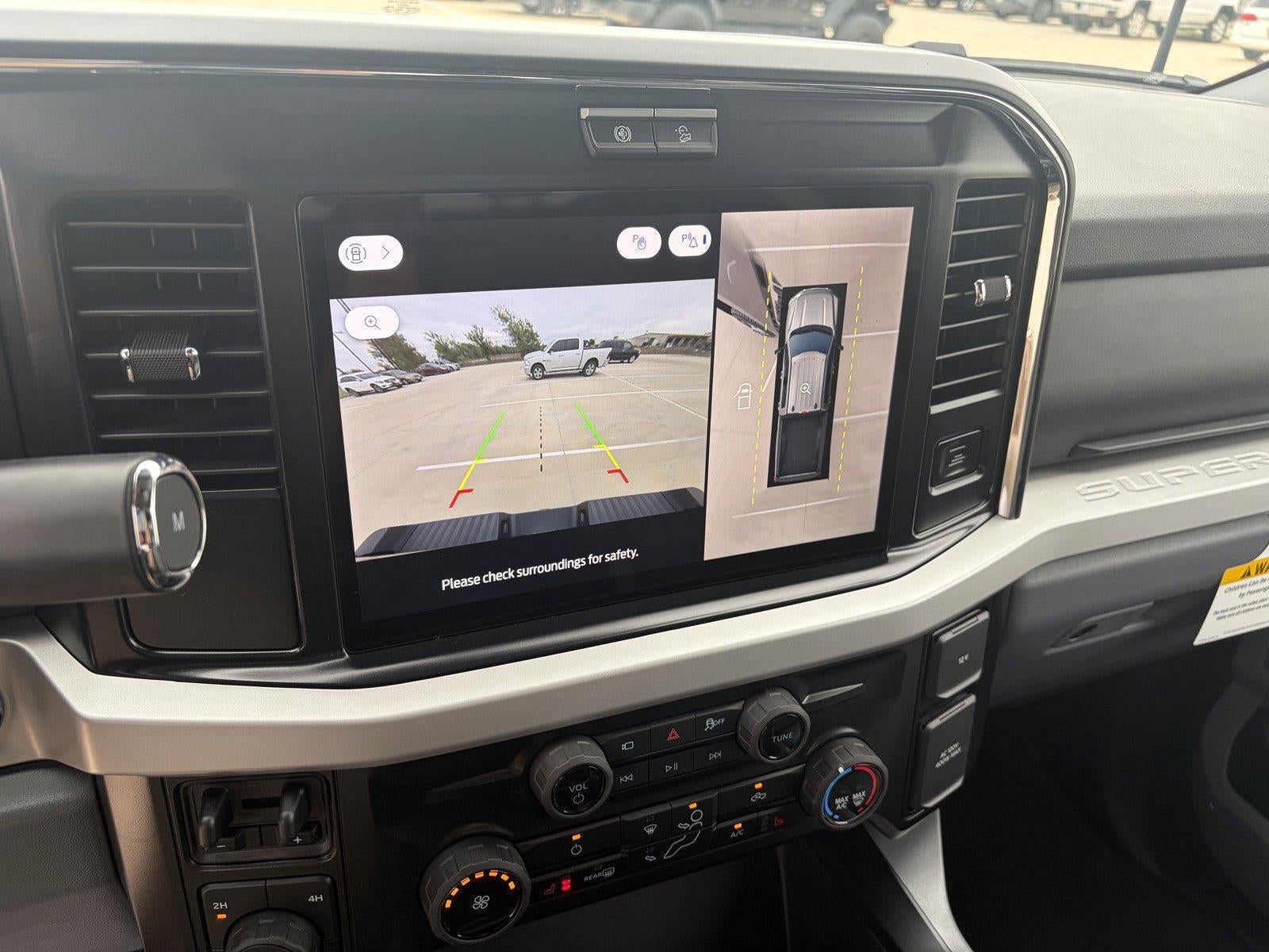 2027 Ford Super Duty F-350 DRW XLT