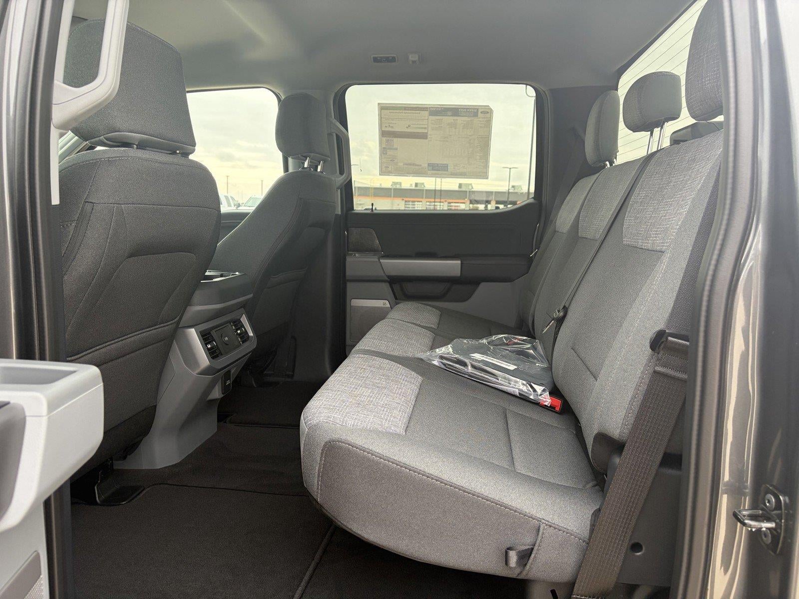 2027 Ford Super Duty F-350 DRW XLT