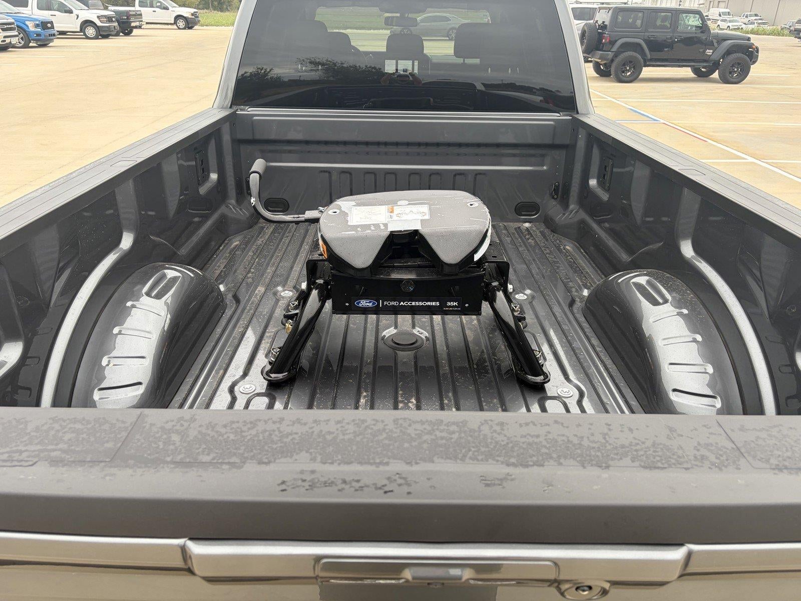 2027 Ford Super Duty F-350 DRW XLT