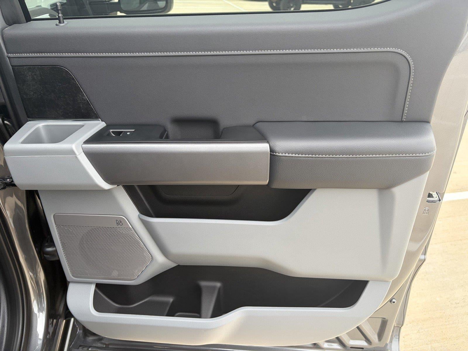 2027 Ford Super Duty F-350 DRW XLT