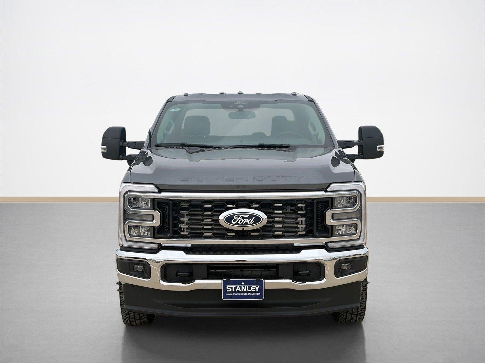 2027 Ford Super Duty F-350 DRW XLT