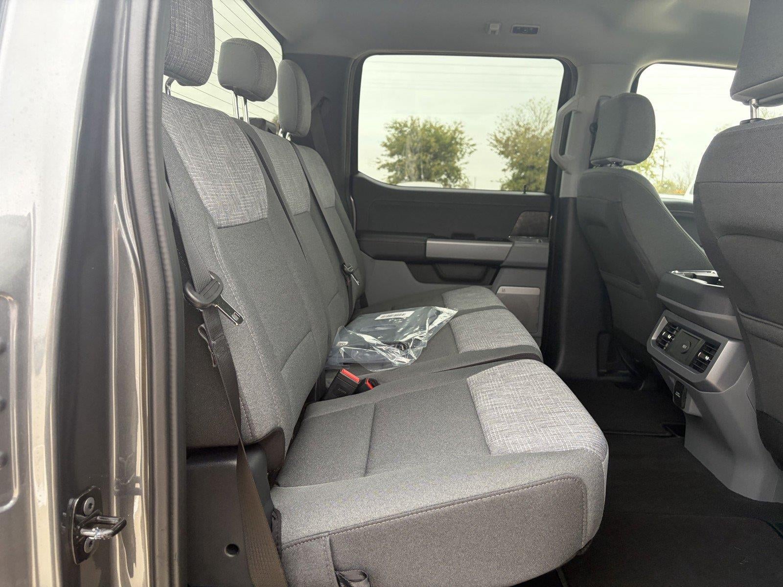 2027 Ford Super Duty F-350 DRW XLT