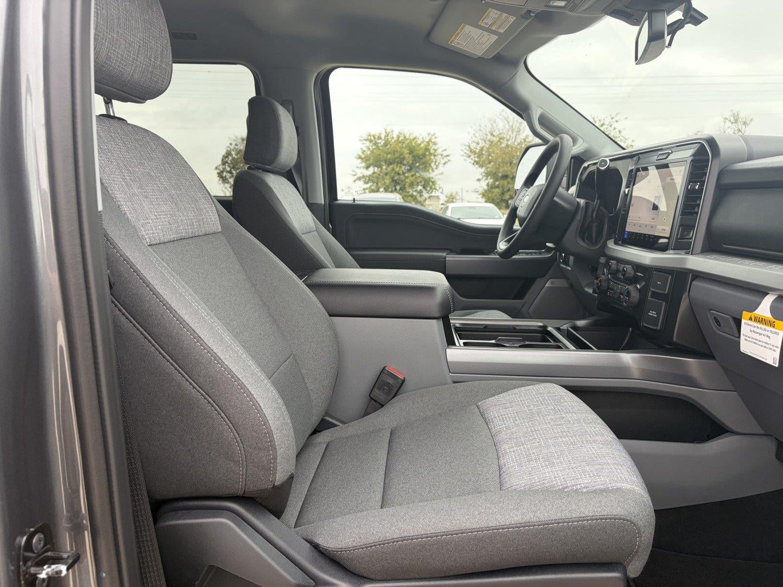 2027 Ford Super Duty F-350 DRW XLT