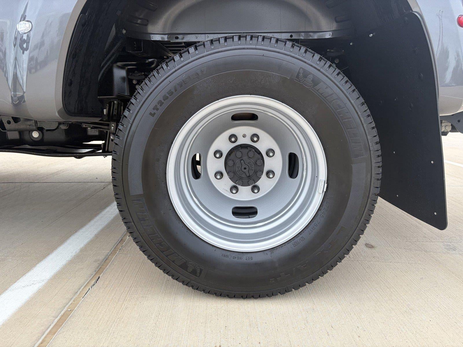 2027 Ford Super Duty F-350 DRW XLT