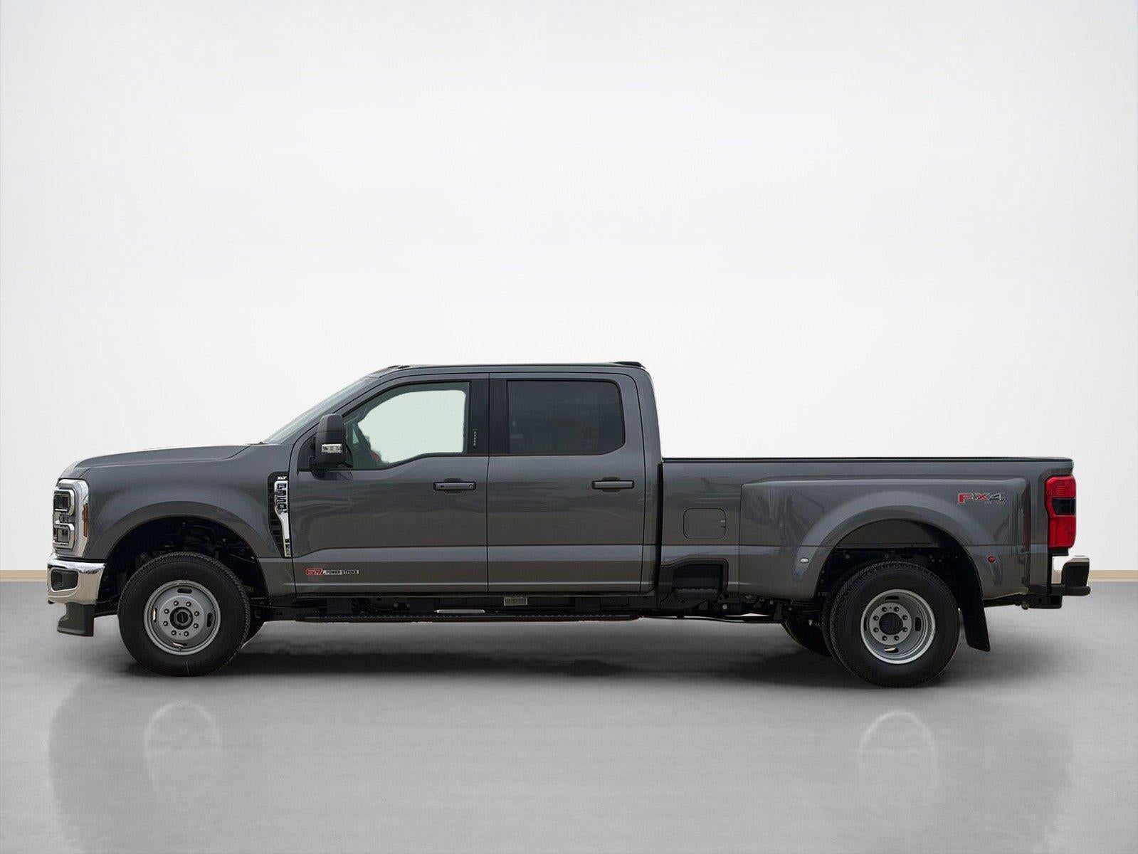 2027 Ford Super Duty F-350 DRW XLT