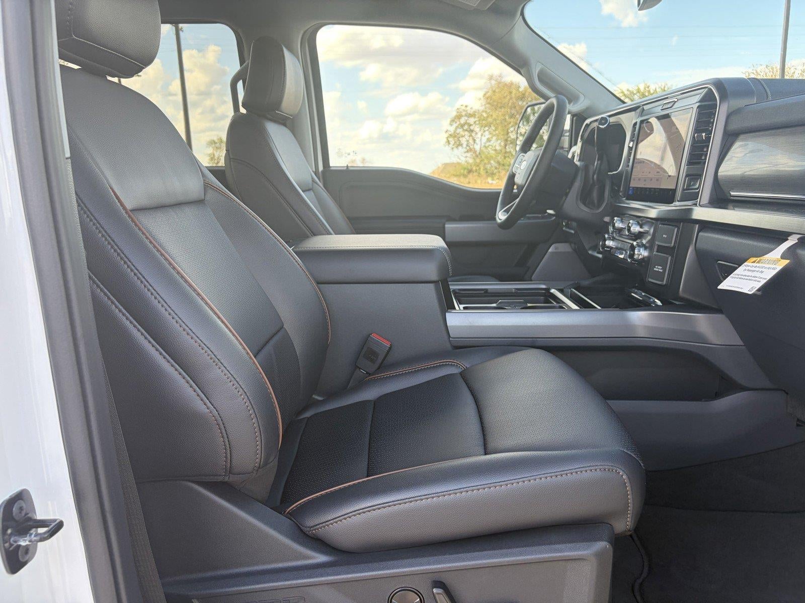 2026 Ford Super Duty F-350 DRW LARIAT