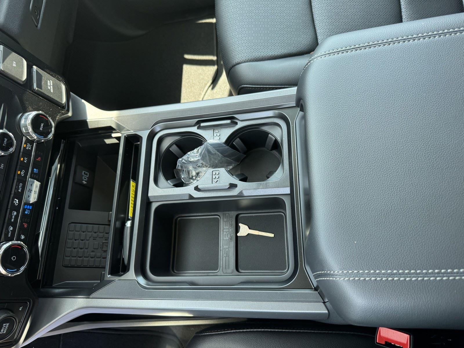 2026 Ford Super Duty F-350 DRW LARIAT