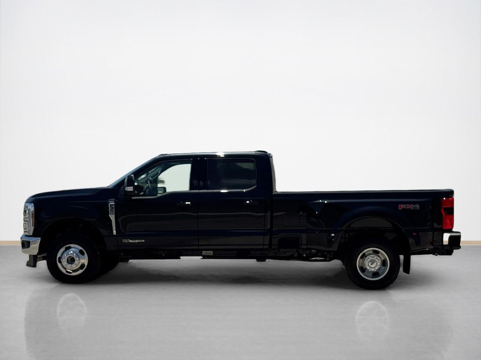 2026 Ford Super Duty F-350 DRW LARIAT