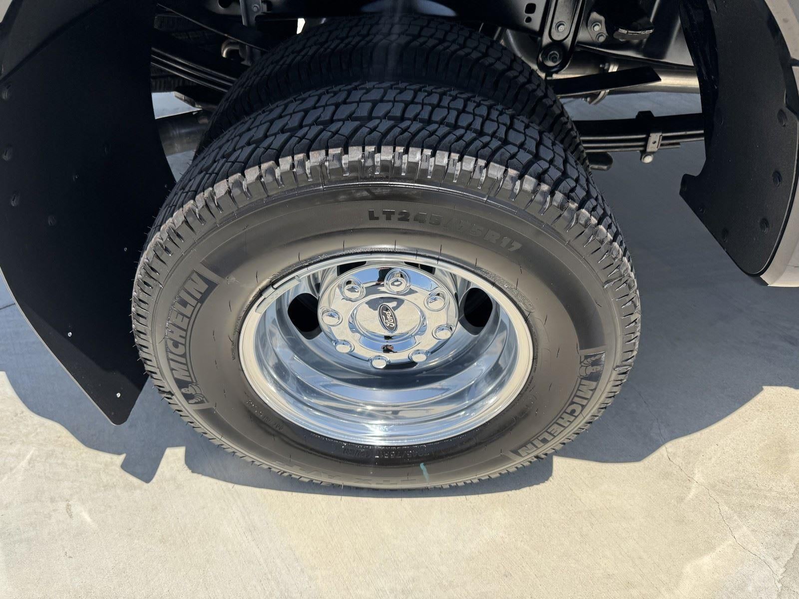 2026 Ford Super Duty F-350 DRW LARIAT