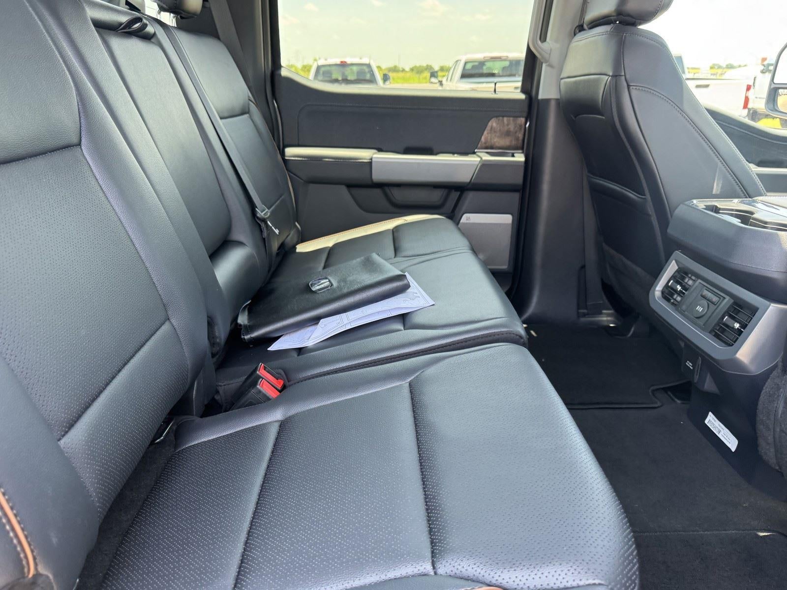 2026 Ford Super Duty F-350 DRW LARIAT