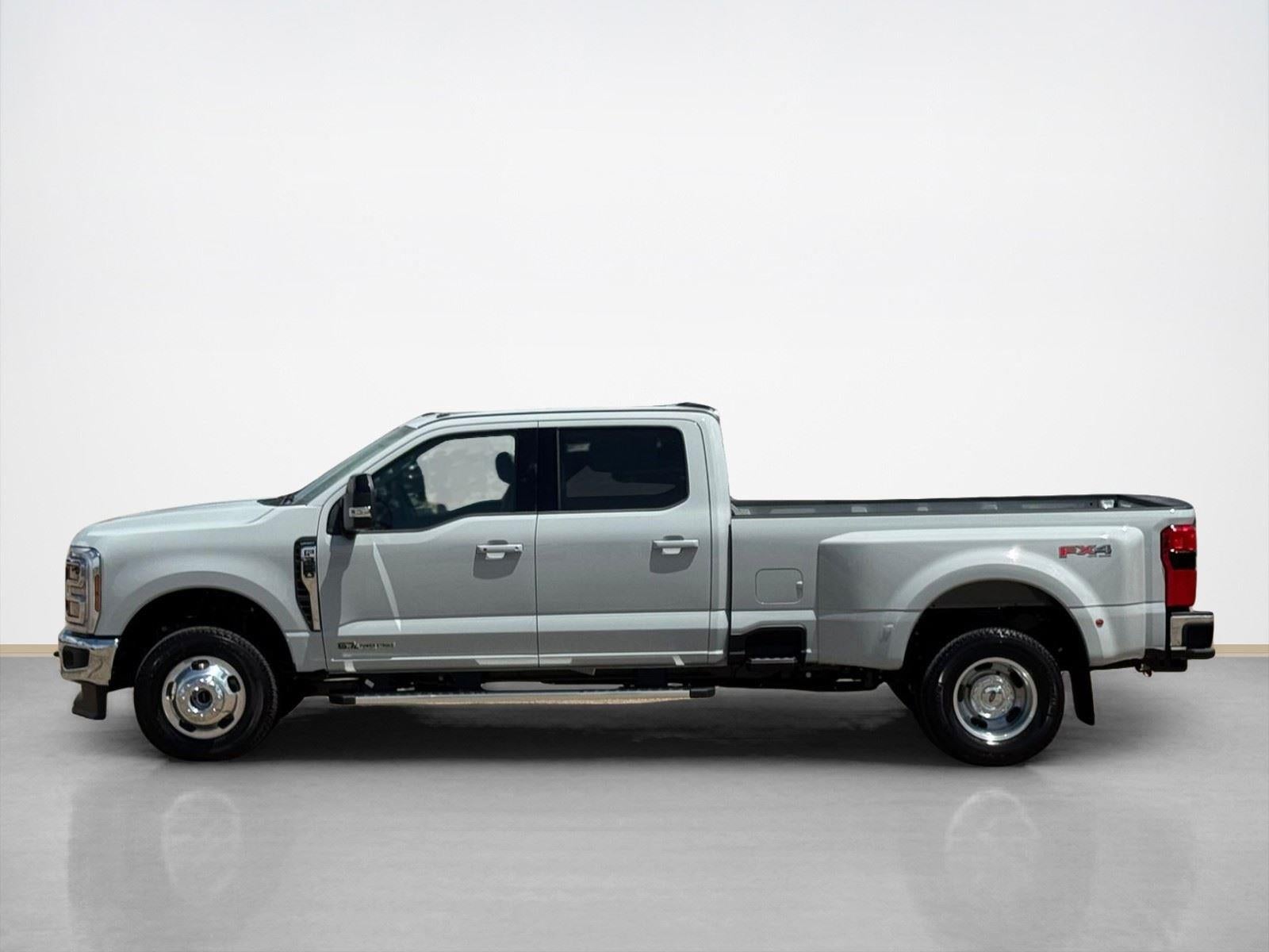 2026 Ford Super Duty F-350 DRW LARIAT