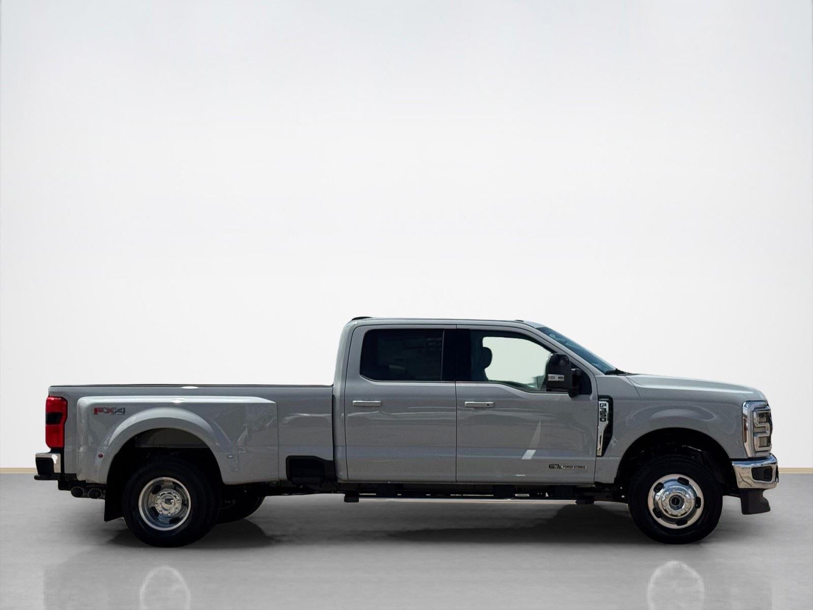 2026 Ford Super Duty F-350 DRW LARIAT