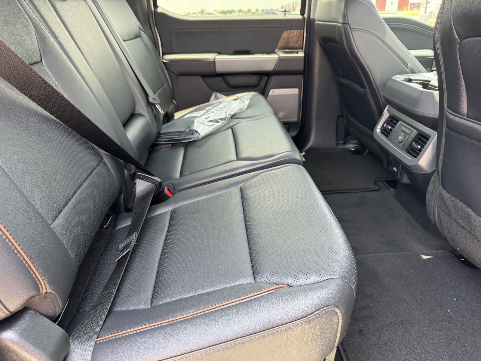 2026 Ford Super Duty F-350 DRW LARIAT