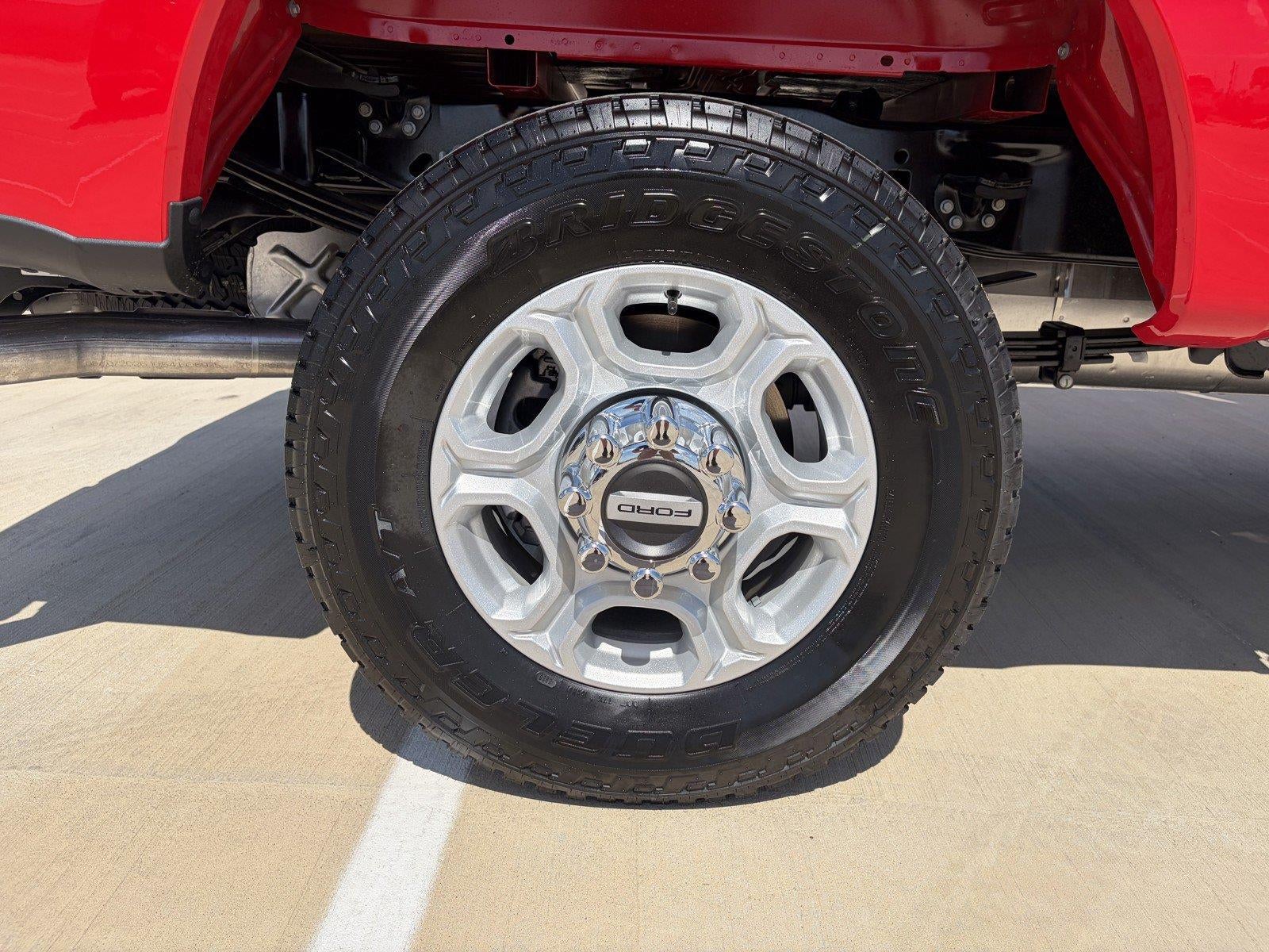 2027 Ford Super Duty F-350 SRW XLT