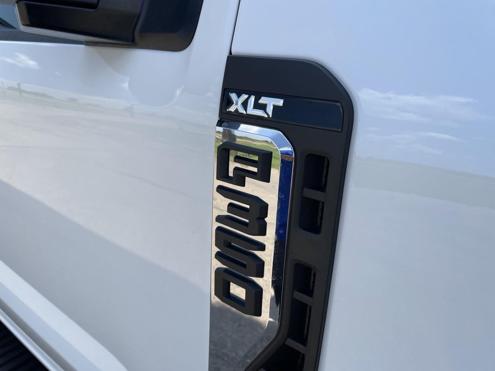 2026 Ford Super Duty F-350 SRW XLT