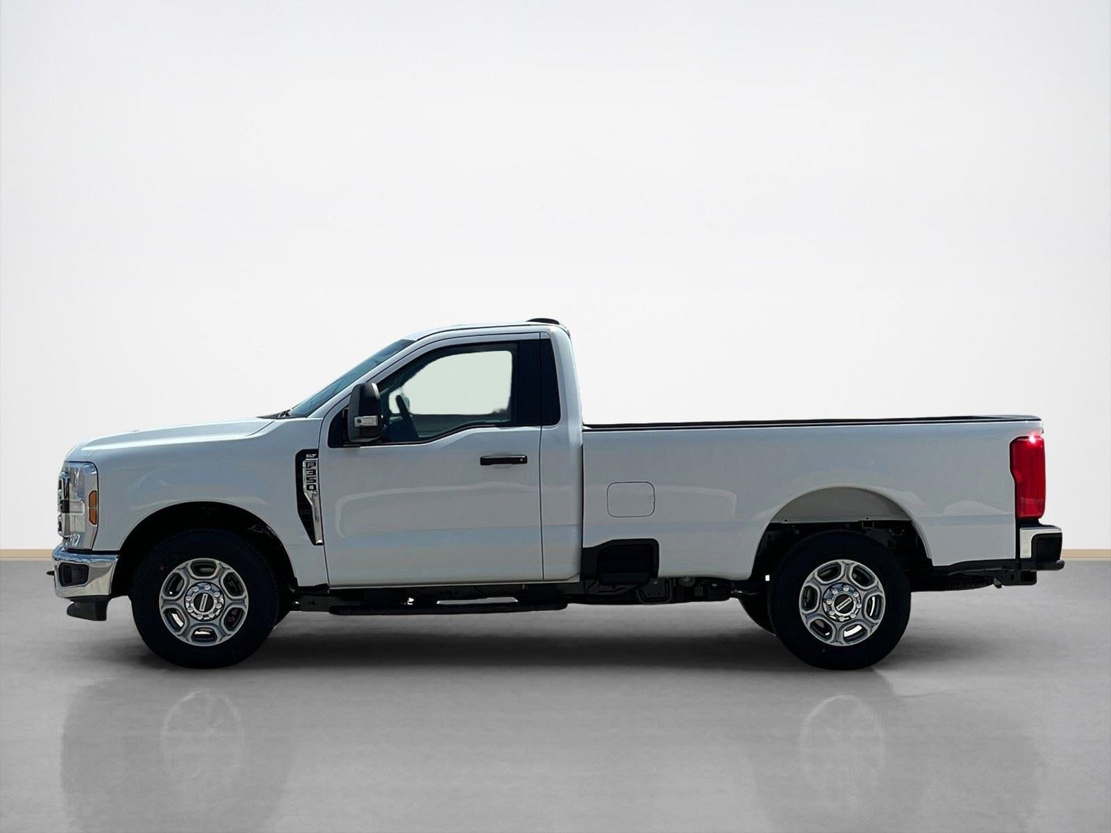 2026 Ford Super Duty F-350 SRW XLT