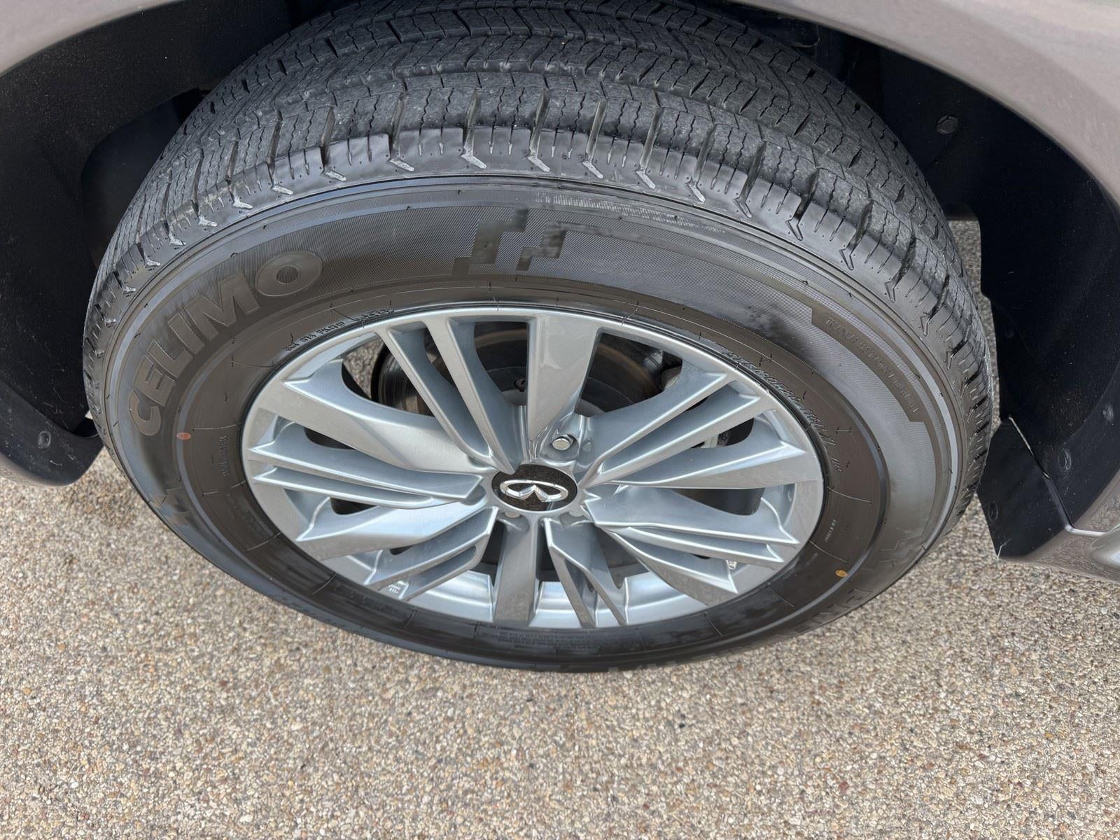 2024 INFINITI QX80 LUXE