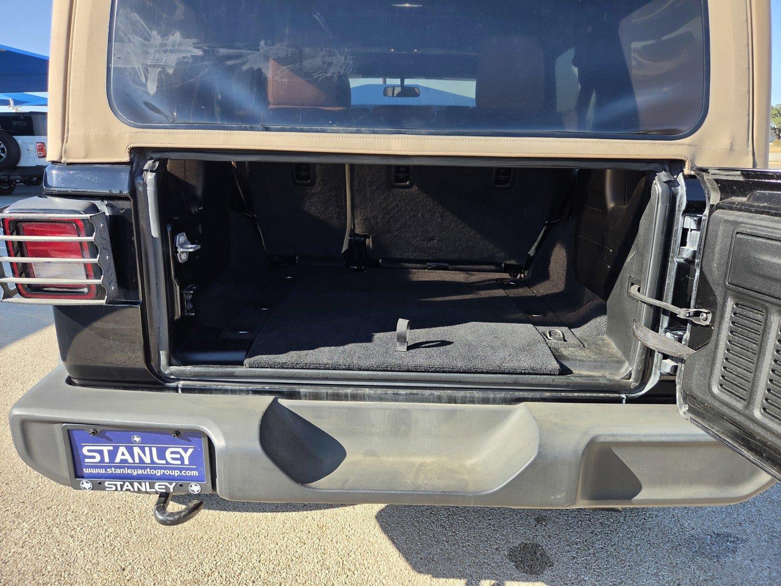 2020 Jeep Wrangler Unlimited Black and Tan