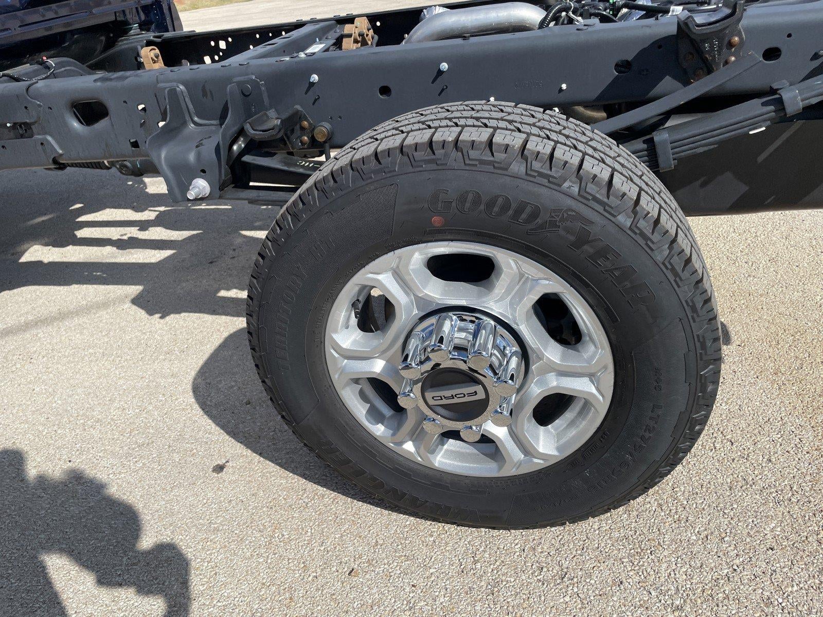 2027 Ford Super Duty F-350 SRW XL