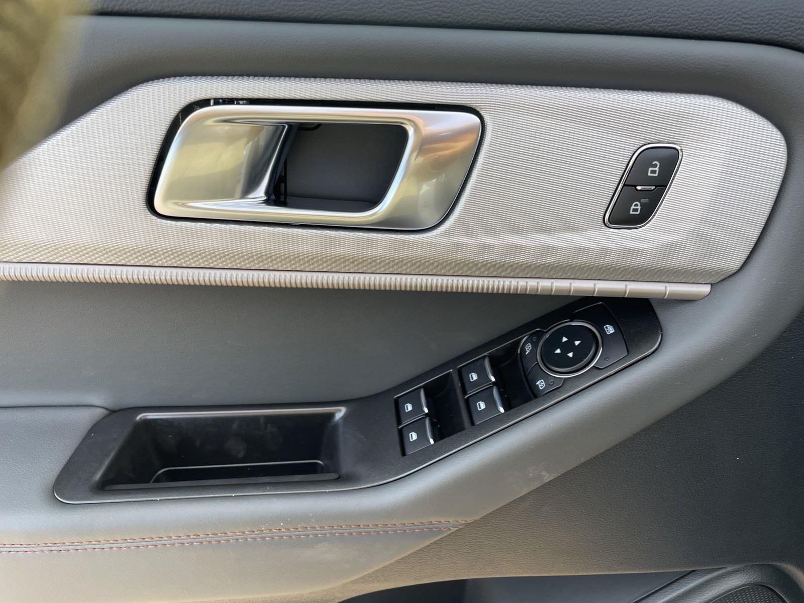 2026 Ford Explorer Active w/100A Pkg