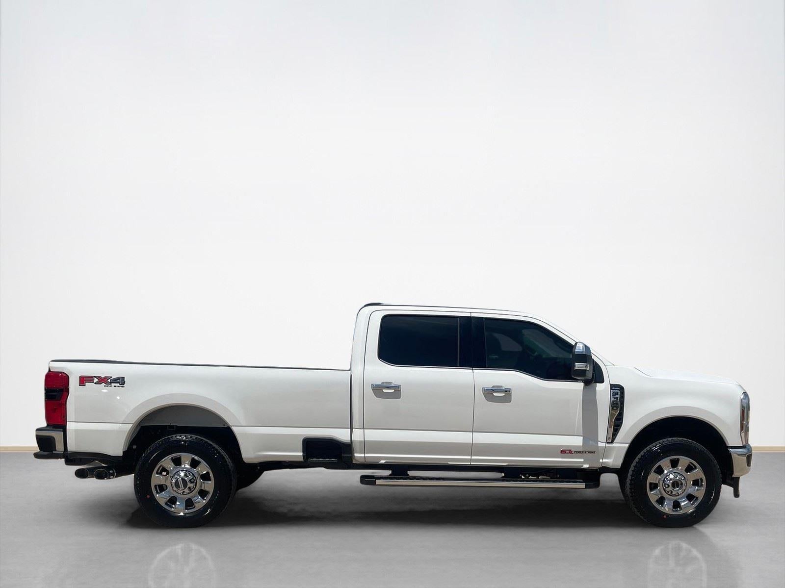 2026 Ford Super Duty F-350 SRW LARIAT